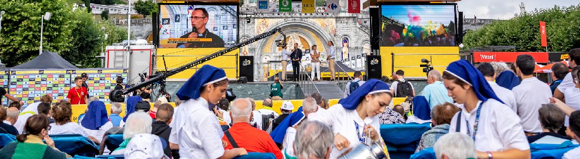 Le podium d'animation du départ du Tour de France dans le Sanctuaire de Lourdes