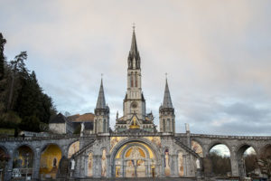 Basilique vue de l'esplanade du Rosaire