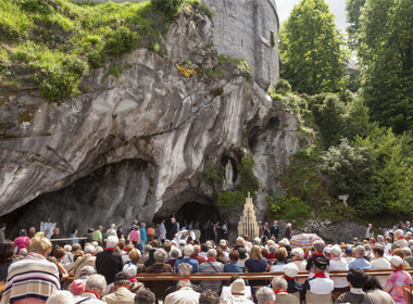 PHOTO_2_©Sanctuaire_Notre-Dame_de_Lourdes_Pierre_VINCENT_Jubiledespremierescommunions-380