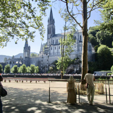 Lourdes is springlevend : ‘De bedevaart	heeft een	gunstige invloed op de gezondheid’