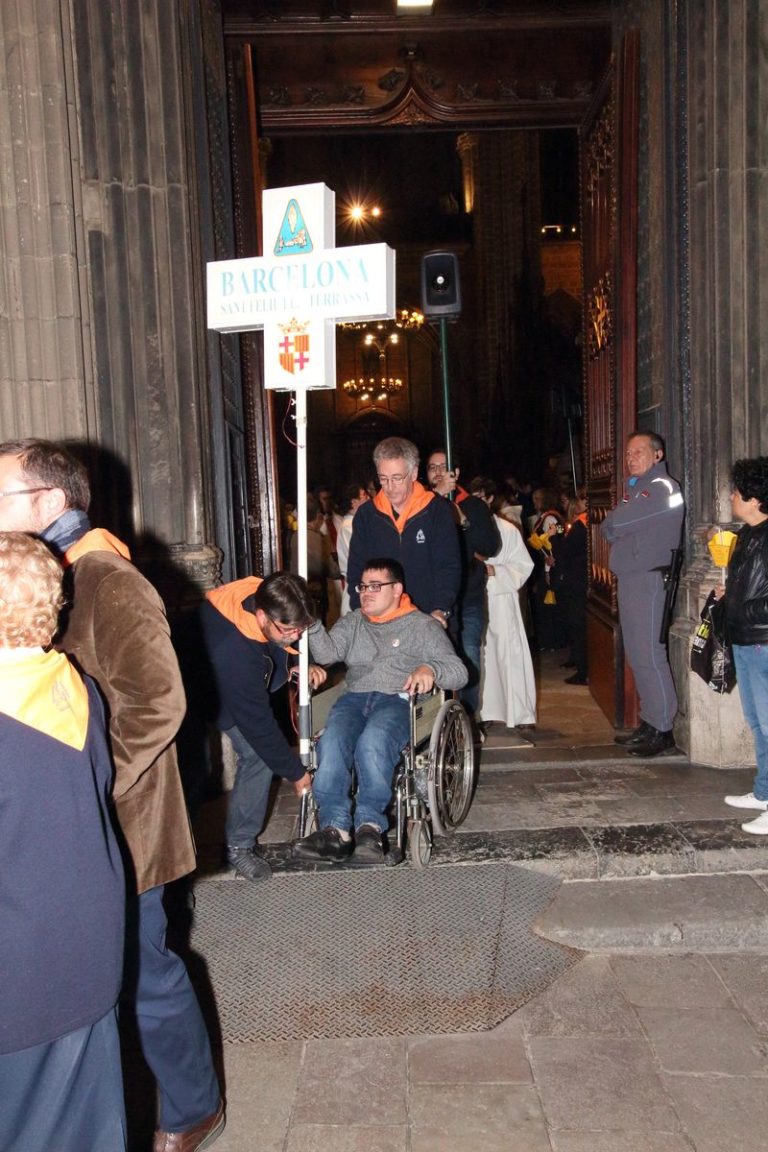 reduit_Barcelone-Procession-malades_0666