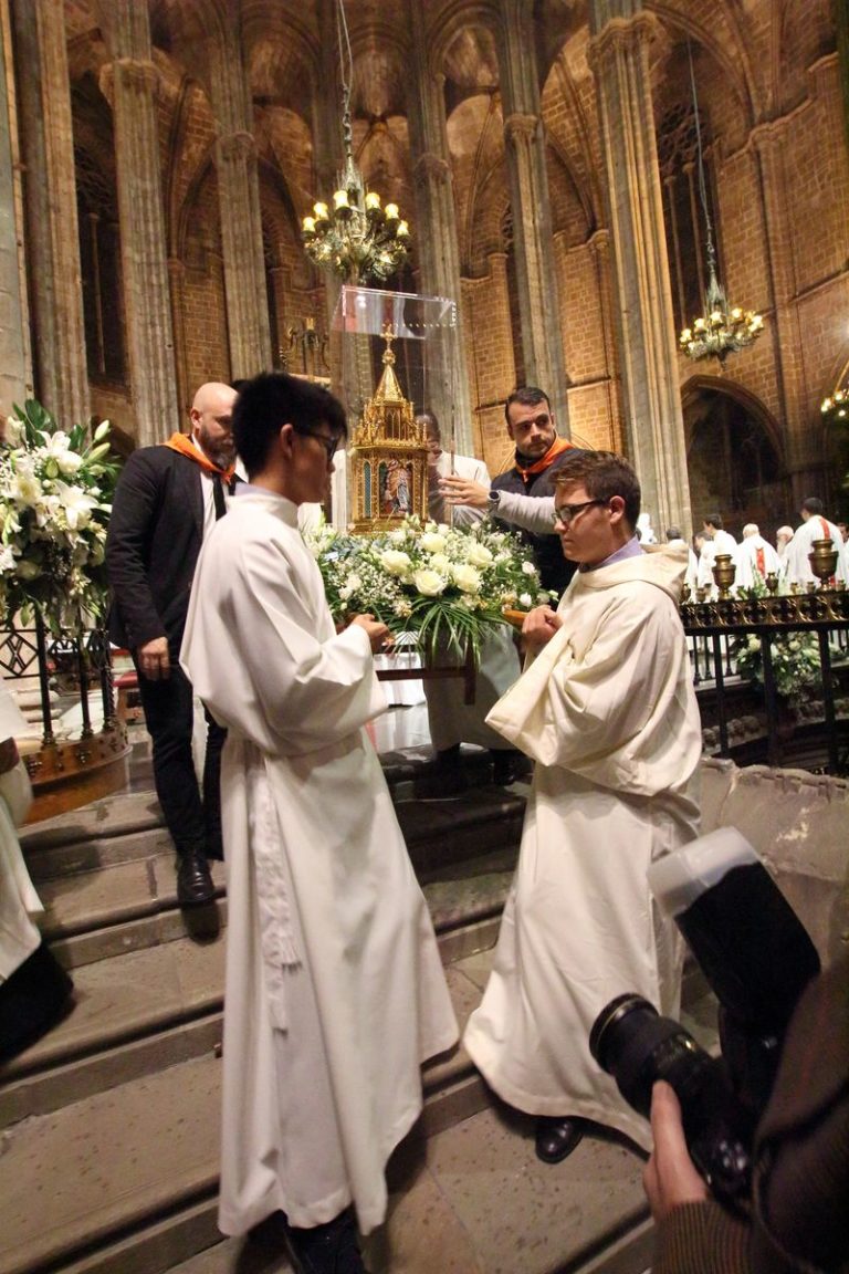 reduit_Barcelone-départ-procession_0663