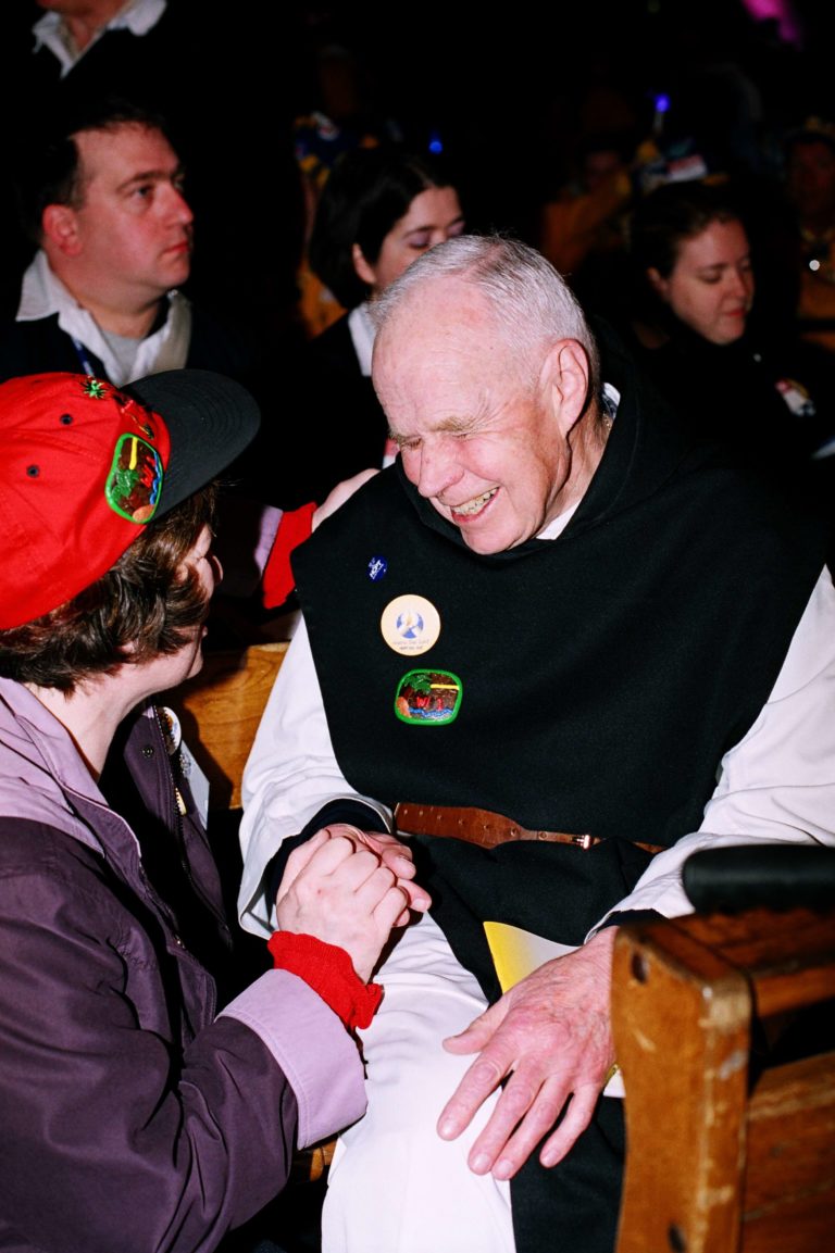 Frère Michael Strode à Lourdes lors de la célébration des 50 ans du pèlerinage HCPT, en 2006.