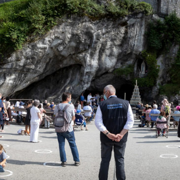The Grotto is open: pilgrims return to Lourdes