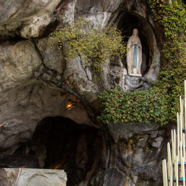 A Lourdes, preghiamo per la pace