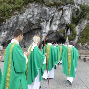 The “chapelains” of Lourdes
