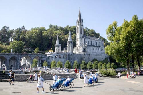 Notre - 11 février : fête de Notre Dame de Lourdes Vignette_malades2_500x333px