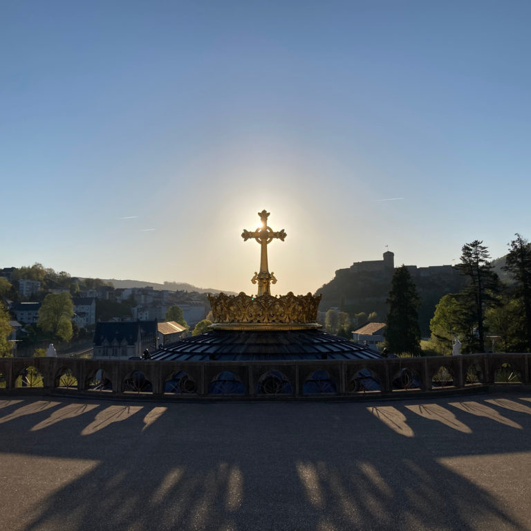 Couronne d'or en haut de la basilique du Rosaire