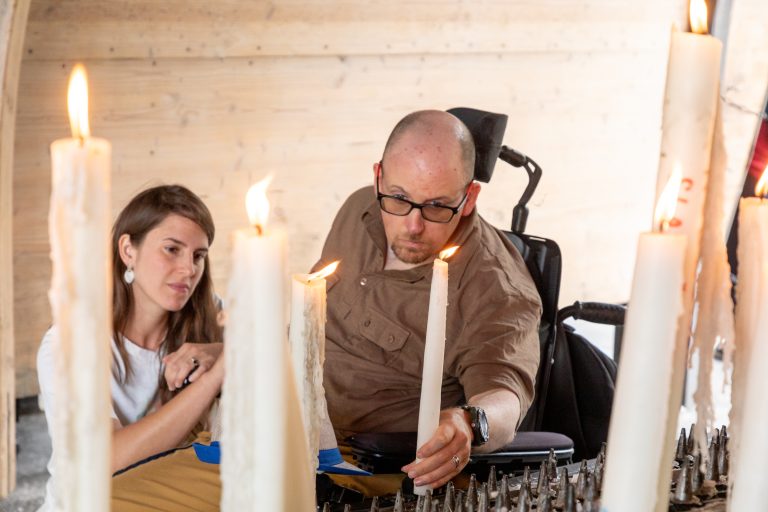 déposer un cierge à Lourdes
