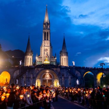 Holy Week in Lourdes: walking towards the light of Easter