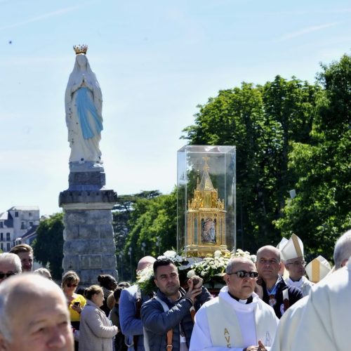 reduit_NouveaureliquairedesainteBer_Procession-Angelus_PereNICOLA©VIRON-min