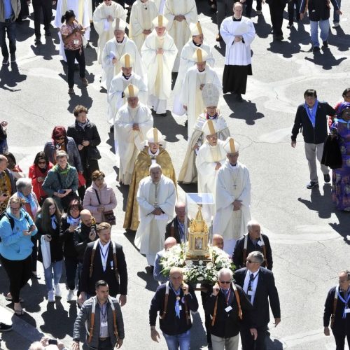 reduit_NouveaureliquairedesainteBer_Procession_Angelus_©VIRON-min